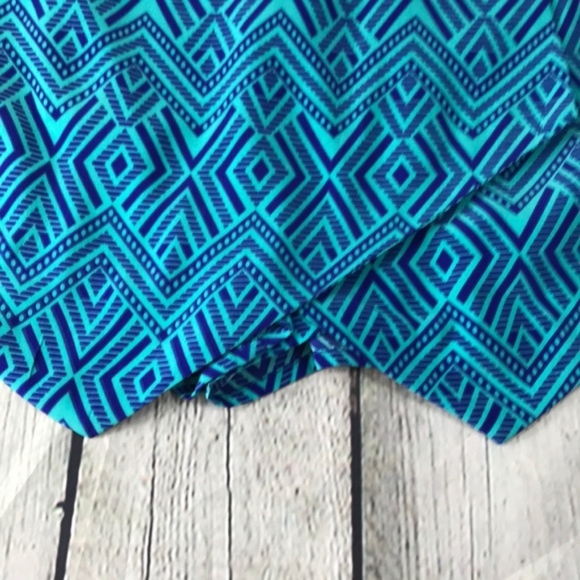 3/$15 Forever 21 skIrt Shorts & skirt Aztec XS - Picture 4 of 5